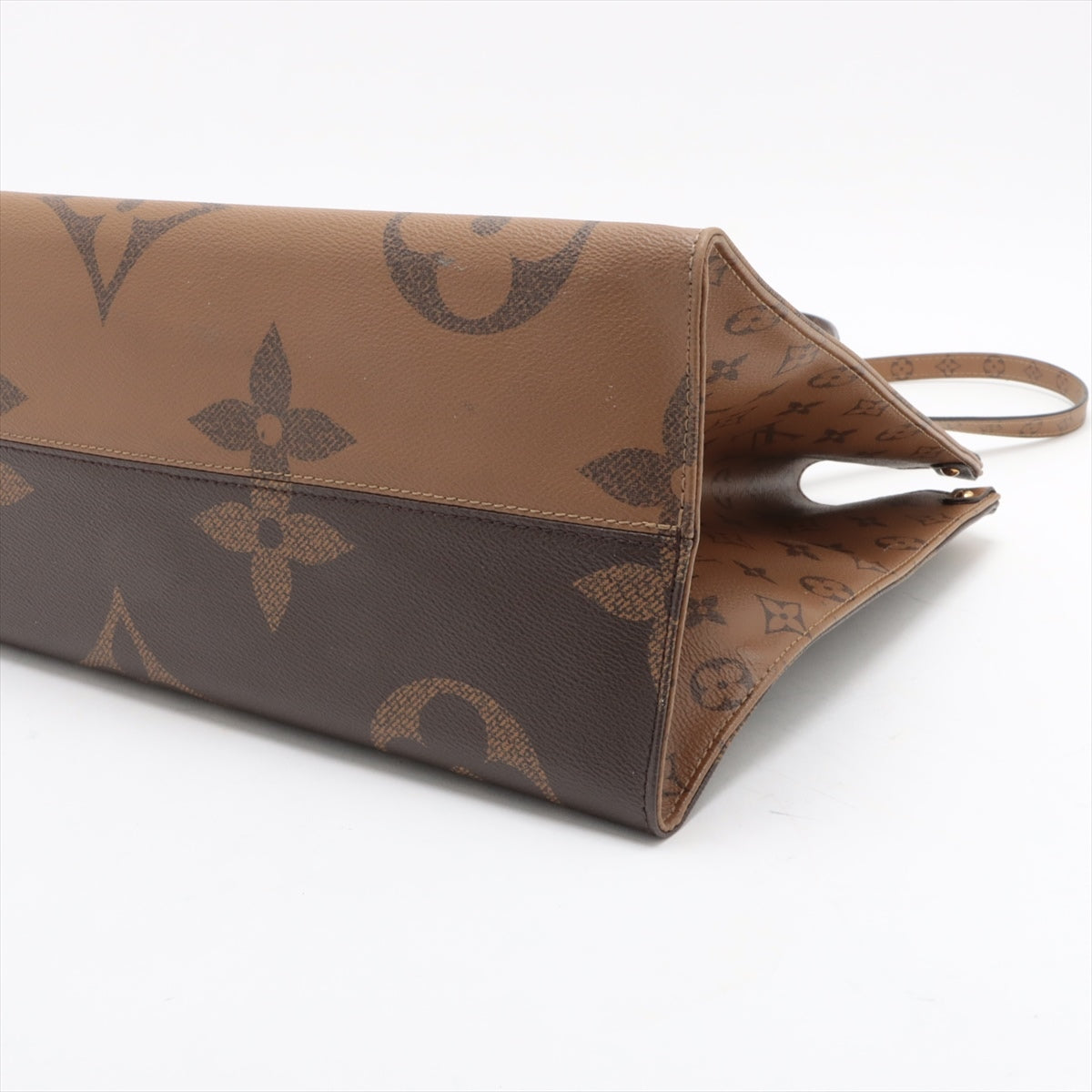 Louis Vuitton Monogram Giant Reversee On The Gor GM M44576
