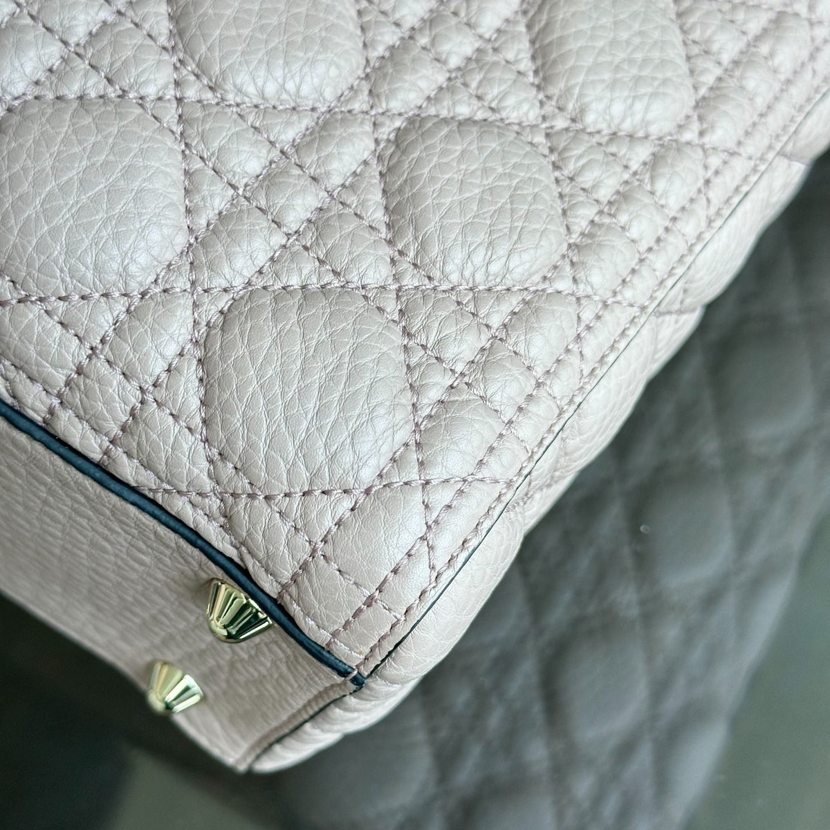 *Flap, Grained Calfskin* Lady Large Grained Calfskin Nude Pink Blush LGHW