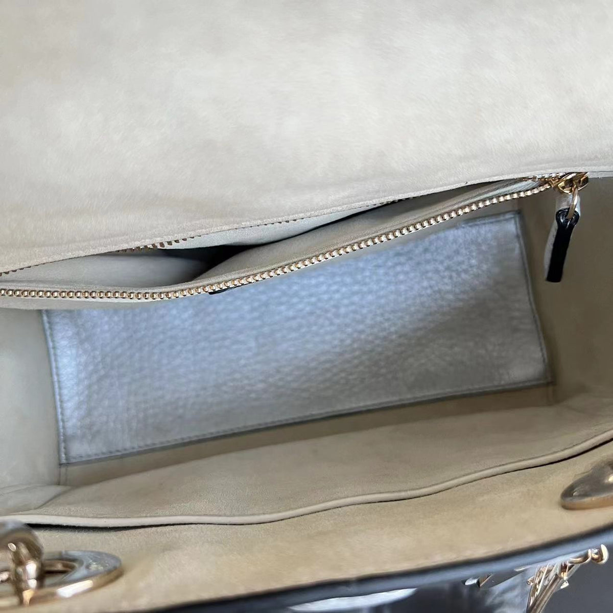 *Flap Version* Lady Medium Cannage Metallic Aged Calfskin Silver Golden Hardware