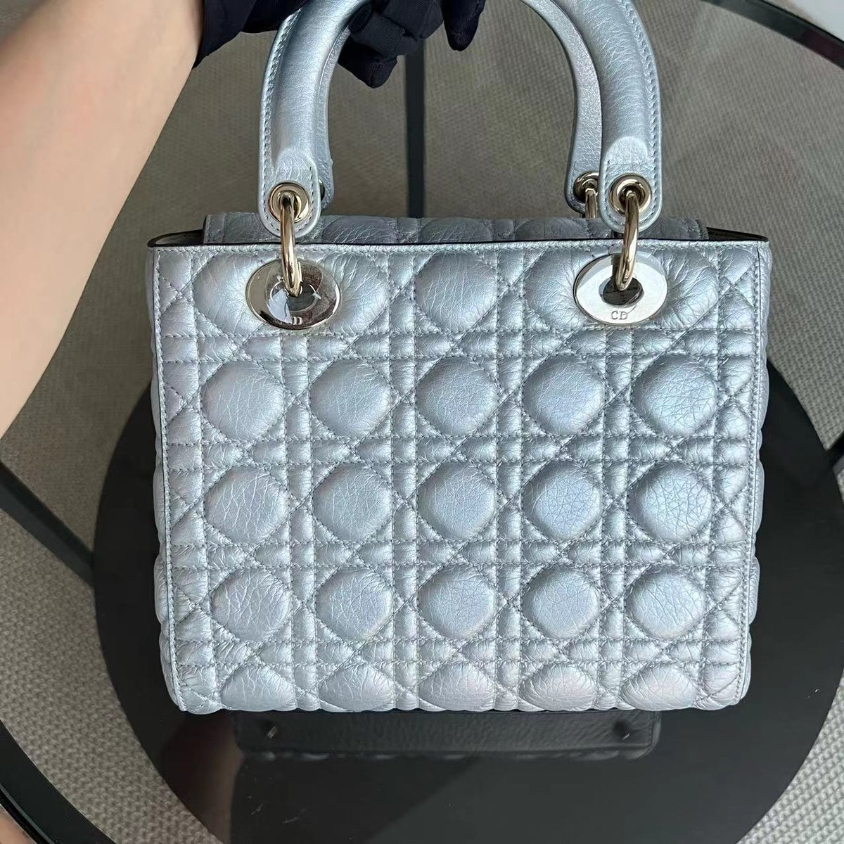*Flap Version* Lady Medium Cannage Metallic Aged Calfskin Silver Golden Hardware