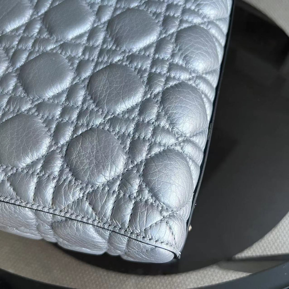 *Flap Version* Lady Medium Cannage Metallic Aged Calfskin Silver Golden Hardware