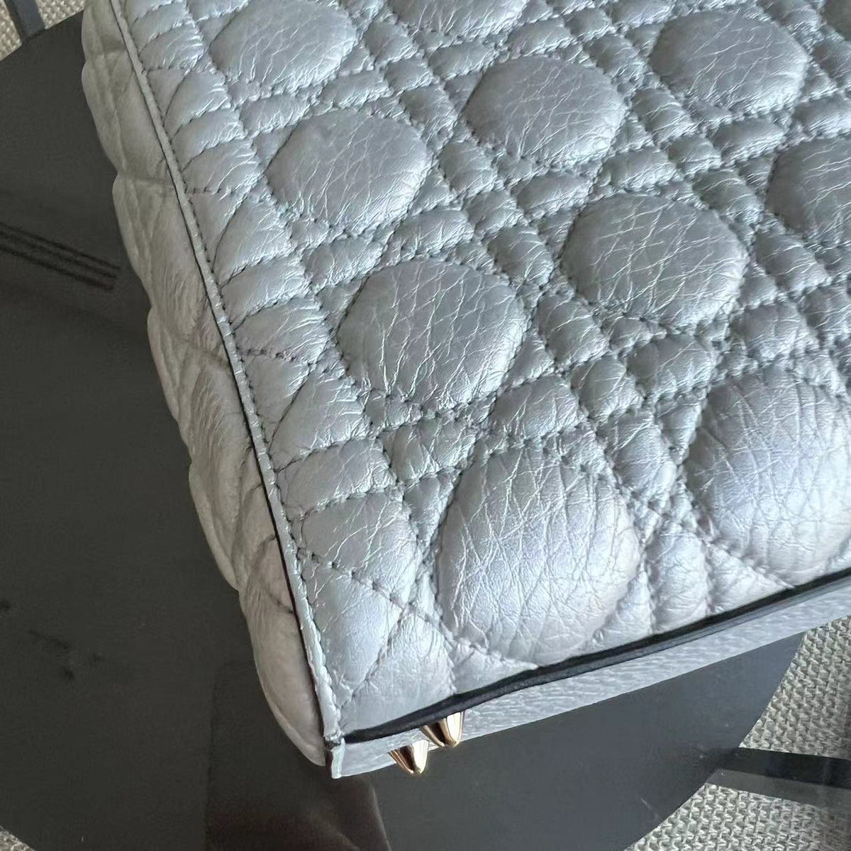 *Flap Version* Lady Medium Cannage Metallic Aged Calfskin Silver Golden Hardware