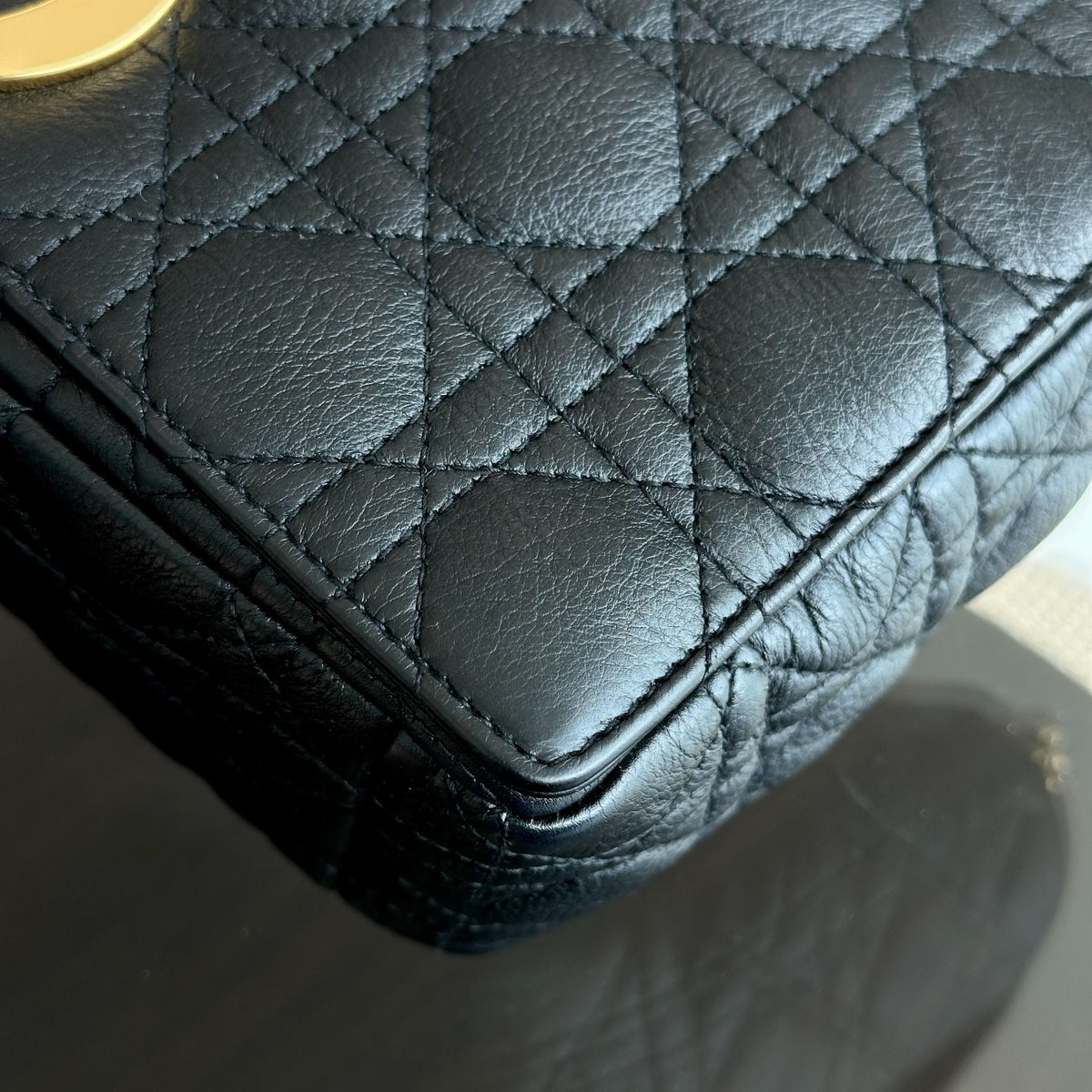 *Full Set, Receipt* Caro Large Cannage Calfskin Black GHW