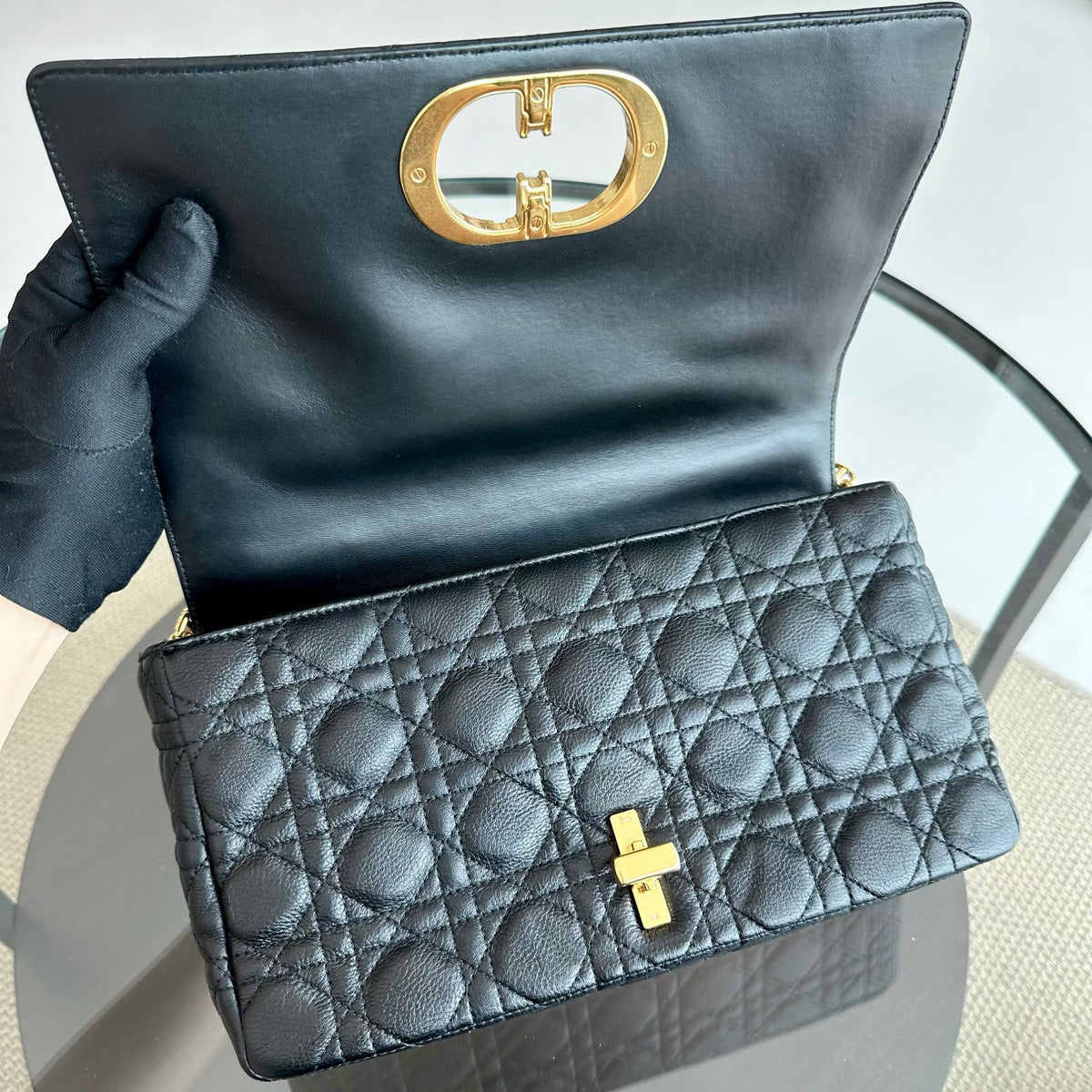 *Full Set, Receipt* Caro Large Cannage Calfskin Black GHW