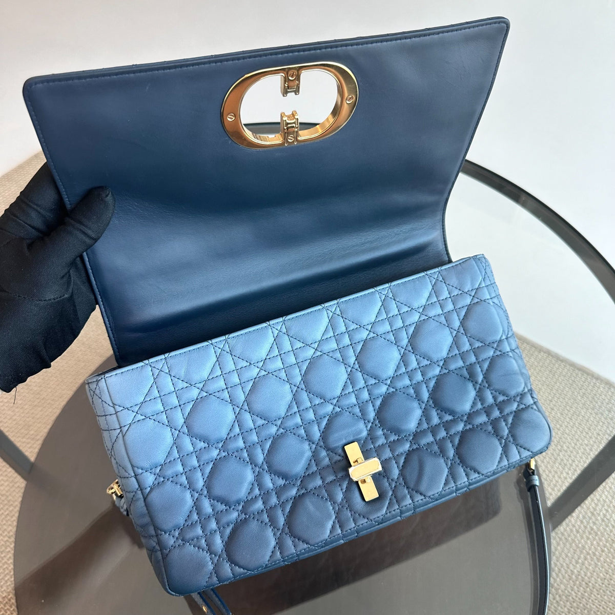 *Full Set Receipt* Caro Large Flap Calfskin Gradient Blue GHW