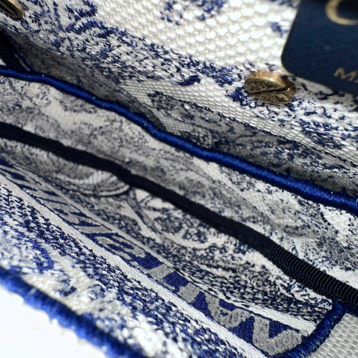 *Full Set, Receipt* Saddle Medium Blue Toile De Jouy Embroidery Canvas AGHW