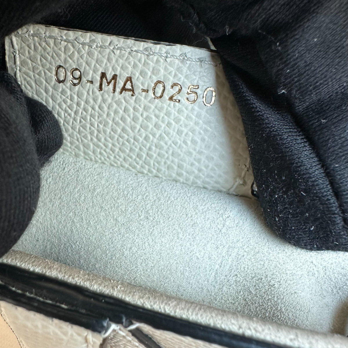 *Full Set, Receipt* Saddle Medium Grained Calfskin Caviar White GHW