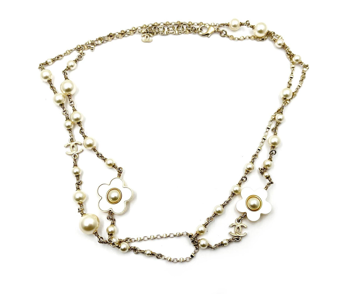 Top Quality Chanel Gold CC Gold Frame White Flower Pearl Long Necklace