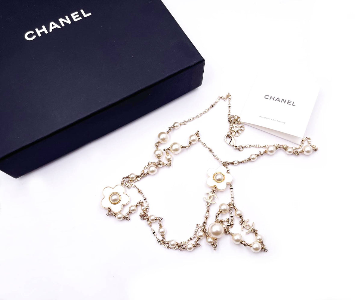 Top Quality Chanel Gold CC Gold Frame White Flower Pearl Long Necklace