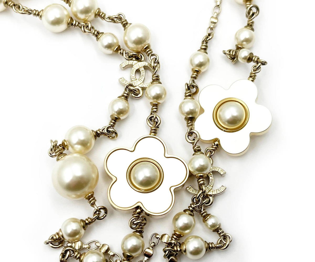 Top Quality Chanel Gold CC Gold Frame White Flower Pearl Long Necklace