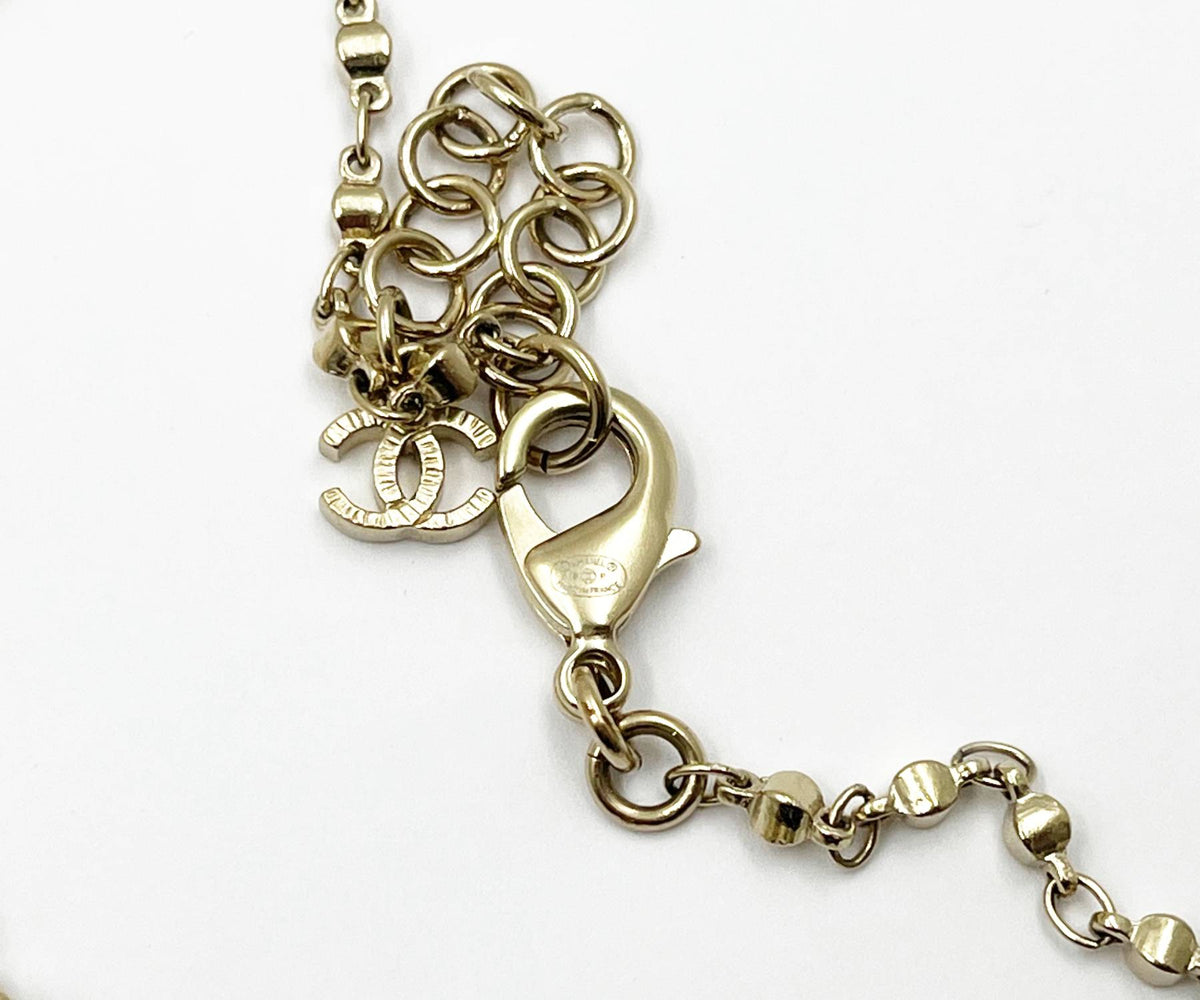 Top Quality Chanel Gold CC Gold Frame White Flower Pearl Long Necklace