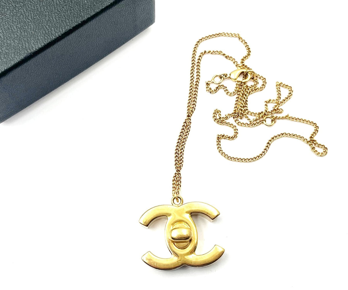 Top Quality Chanel Gold CC Turnlock Large Pendant Necklace