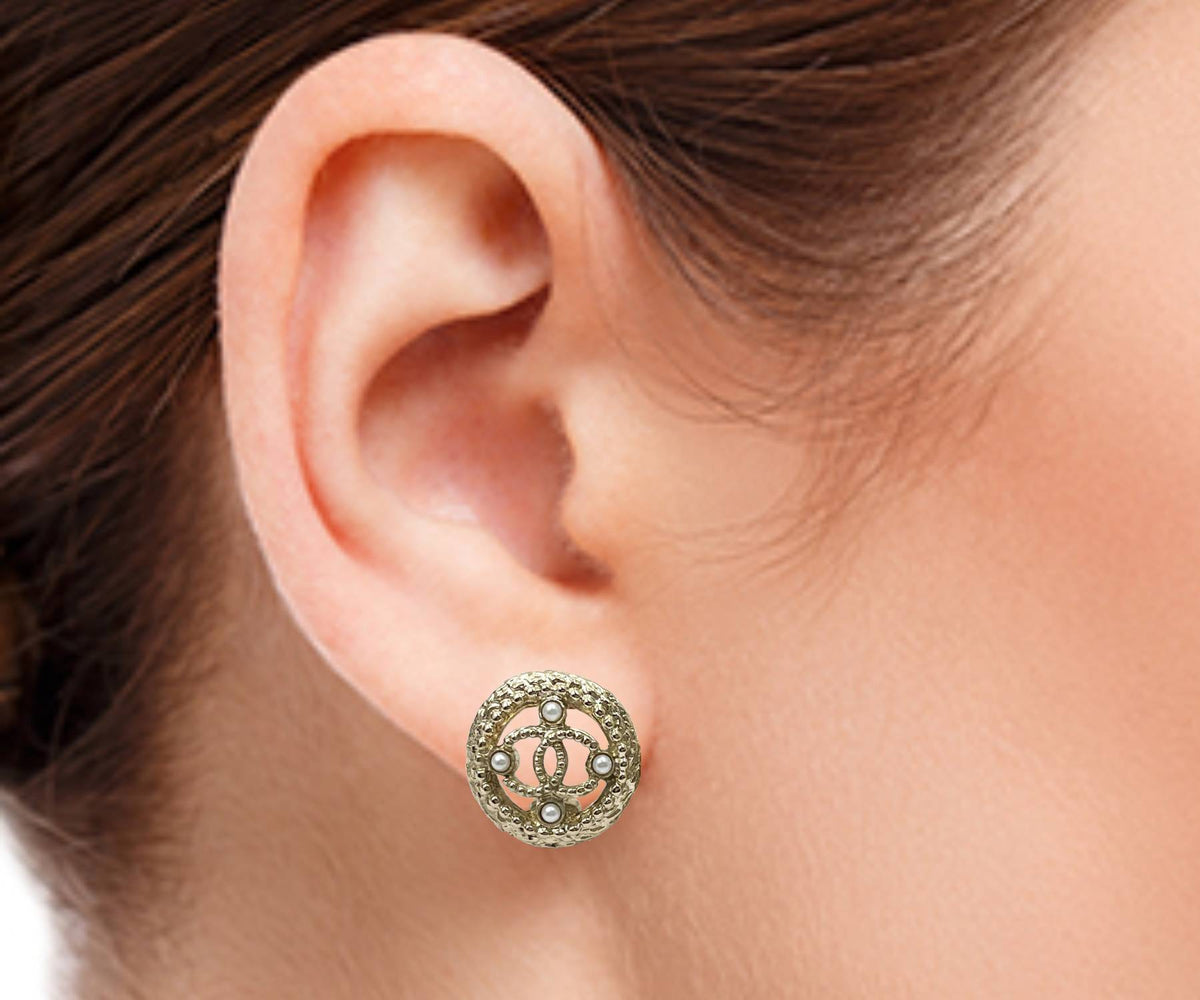 Top Quality Chanel Gold CC Round Pearl Clip on Earrings