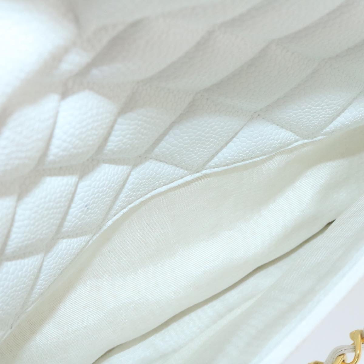 Top Quality Chanel Matelasse Chain Shoulder Bag Caviar Skin Gold White CC Auth am1370gA