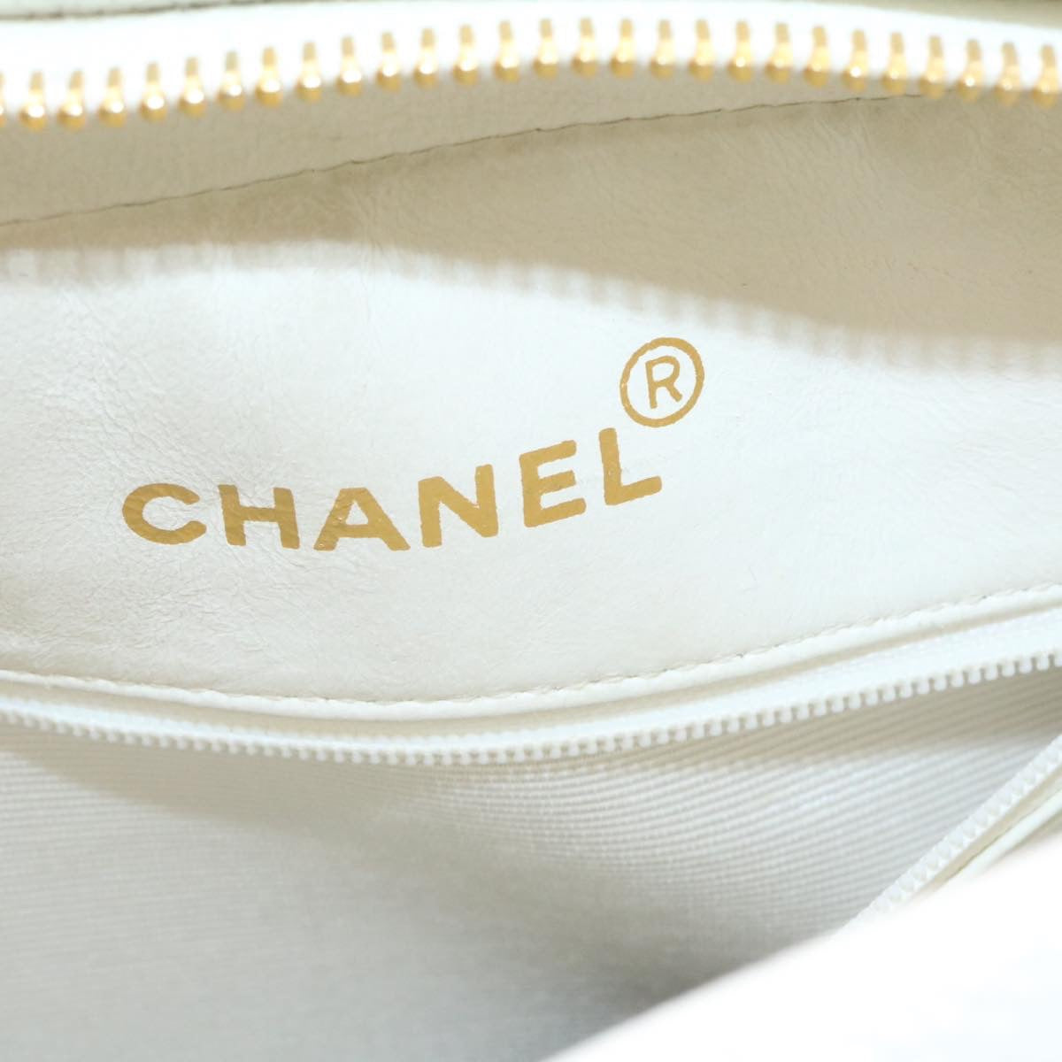 Top Quality Chanel Matelasse Chain Shoulder Bag Caviar Skin Gold White CC Auth am1370gA