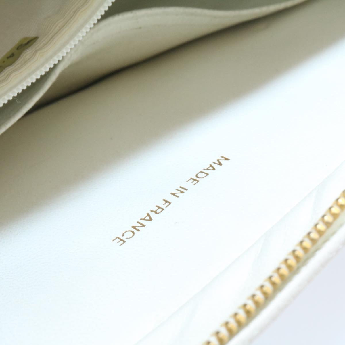 Top Quality Chanel Matelasse Chain Shoulder Bag Caviar Skin Gold White CC Auth am1370gA