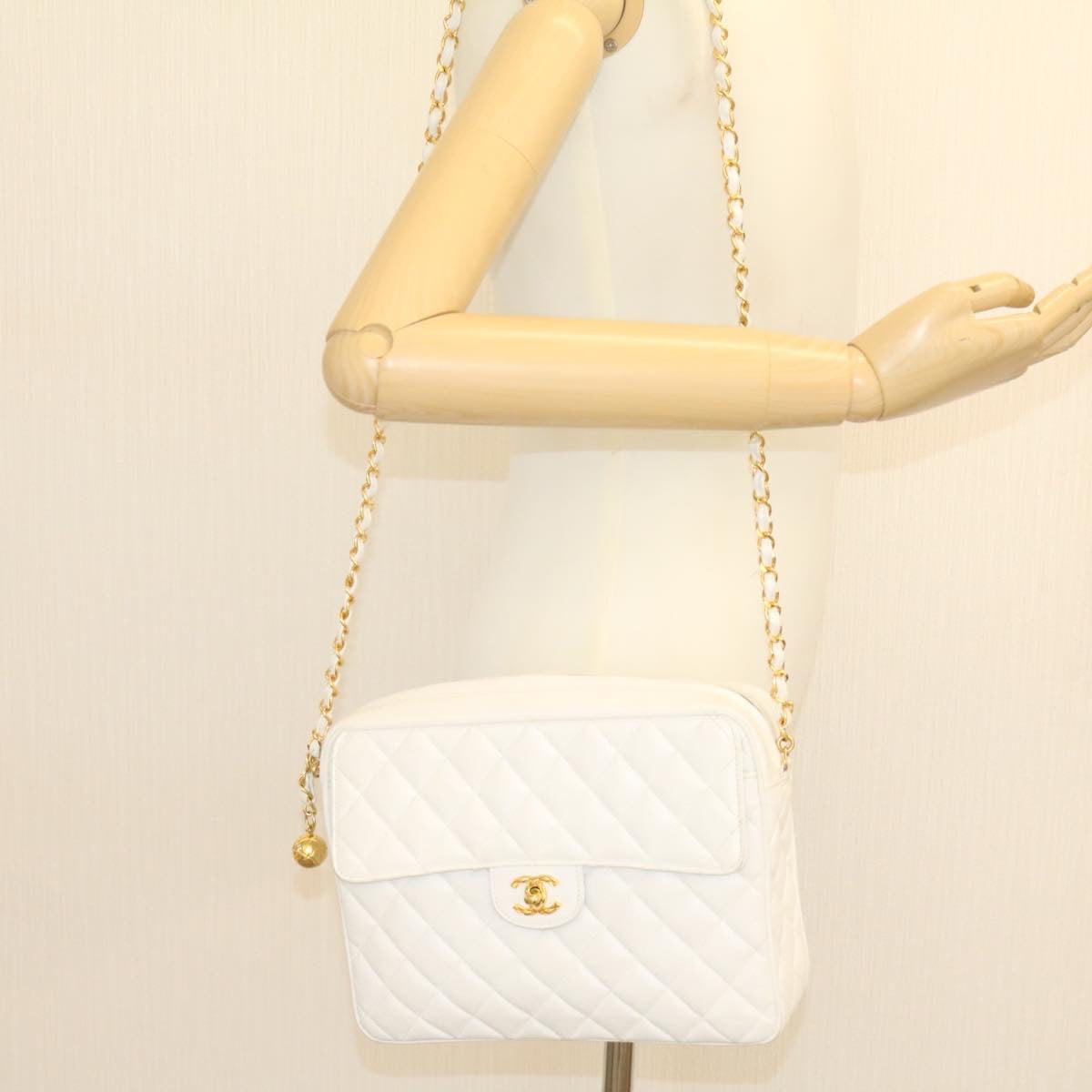 Top Quality Chanel Matelasse Chain Shoulder Bag Caviar Skin Gold White CC Auth am1370gA