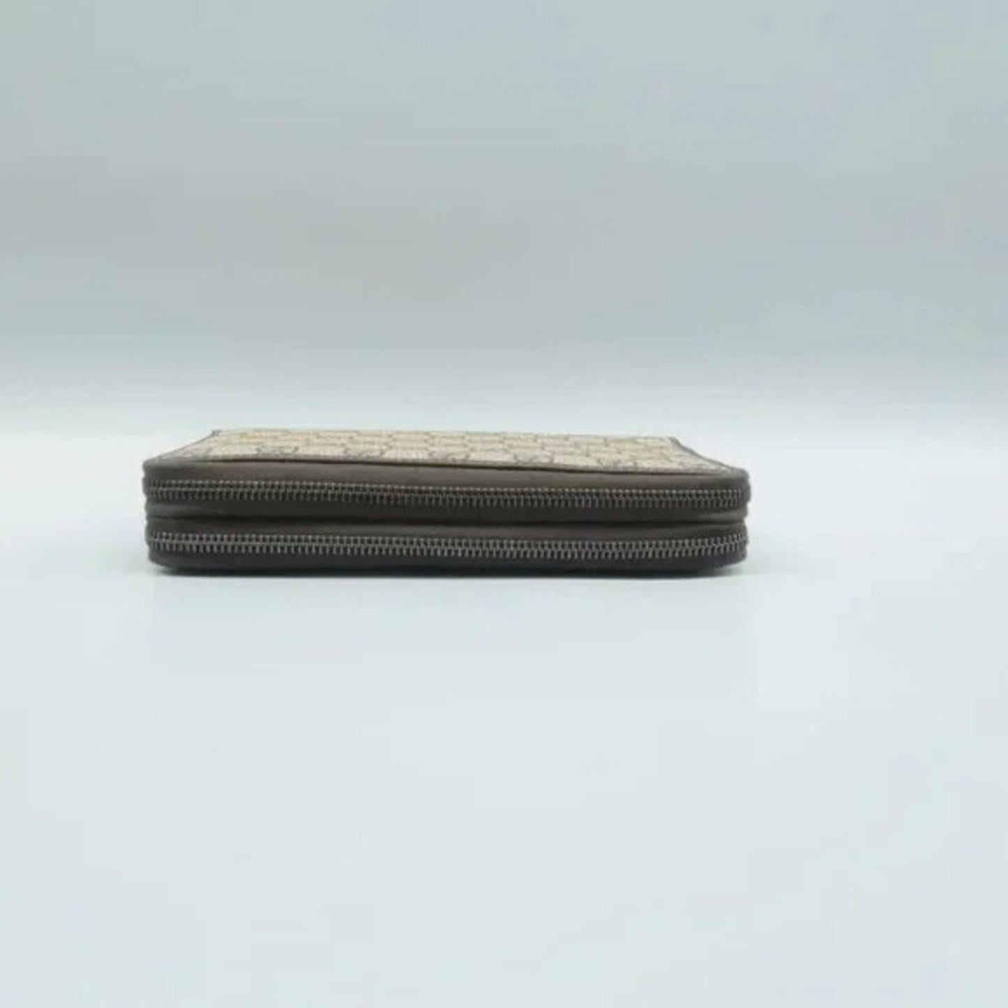 GUCCI Brown GG Canvas Clutch Bag