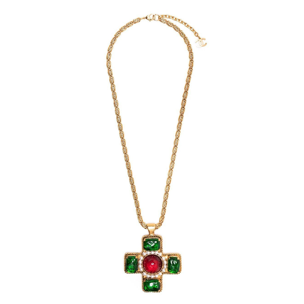 Cabochon Maltese Cross Pendant Necklace
