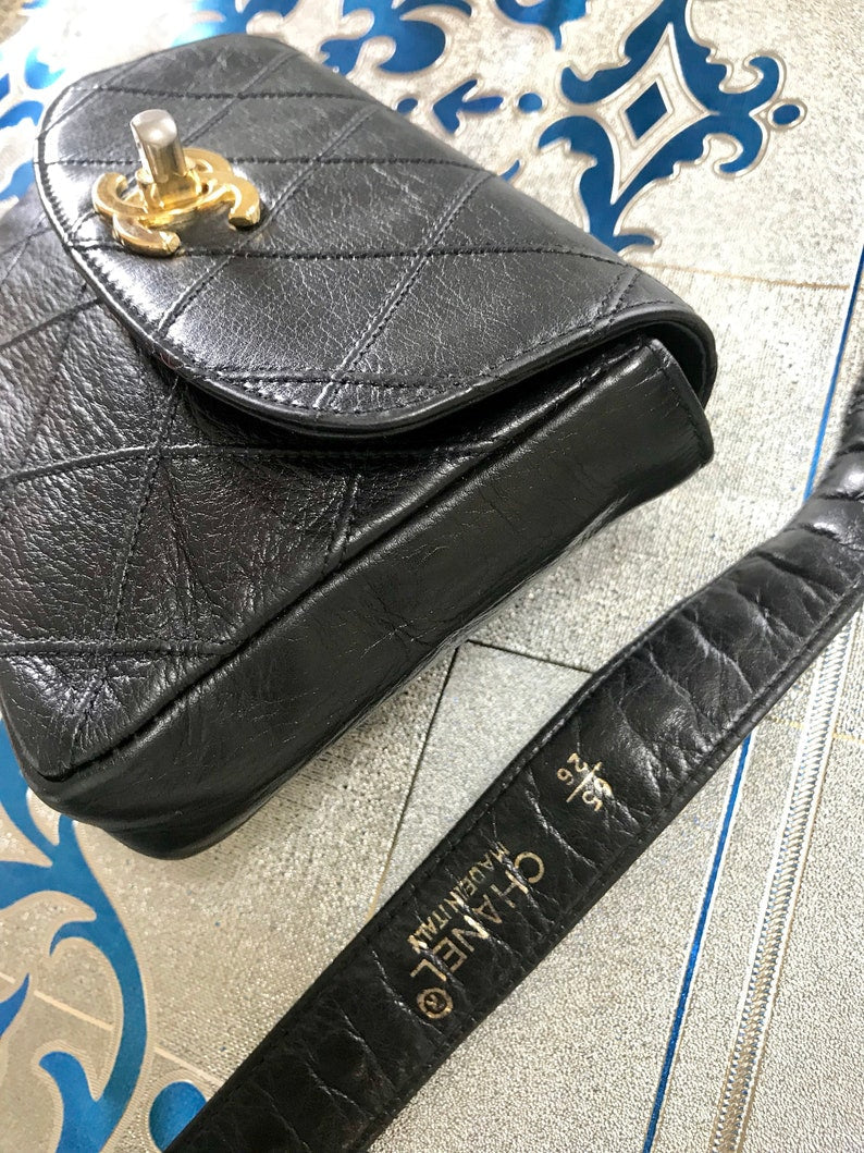 Chanel Vintage black leather waist purse, fanny pack with golden chain belt and CC closure hock