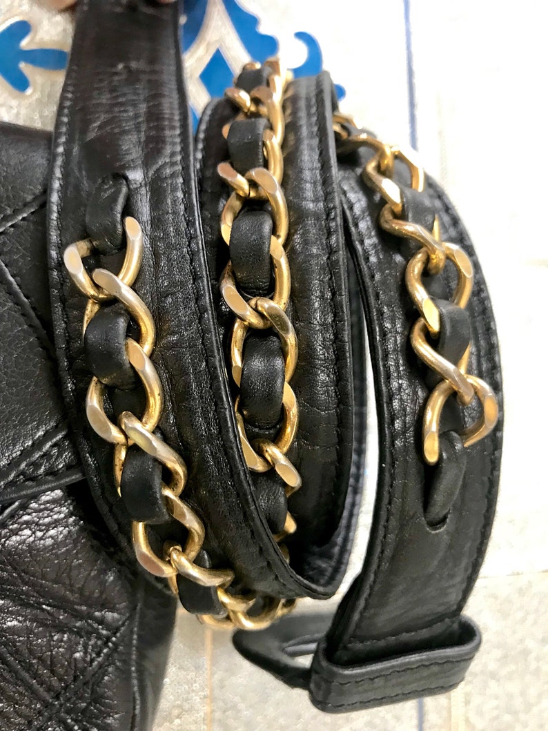Chanel Vintage black leather waist purse, fanny pack with golden chain belt and CC closure hock