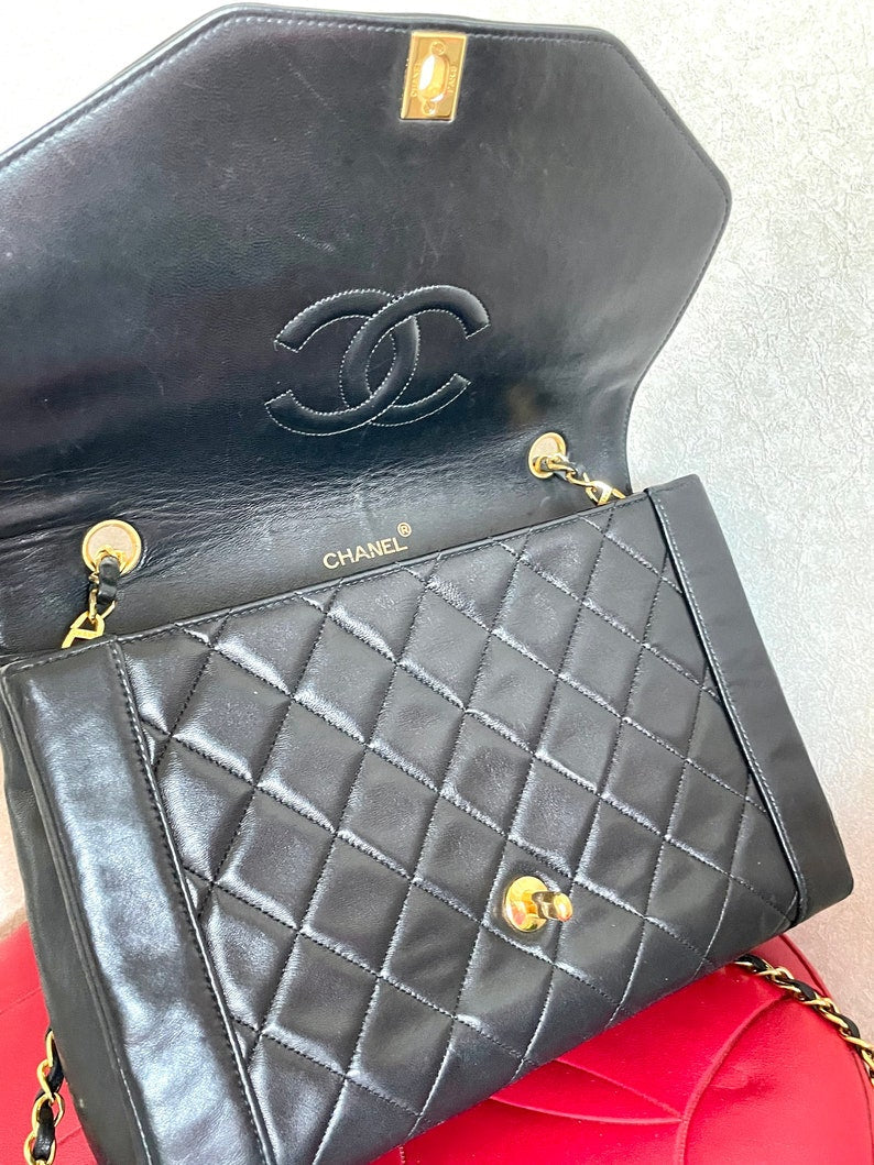 Chanel Vintage black lambskin chain 2