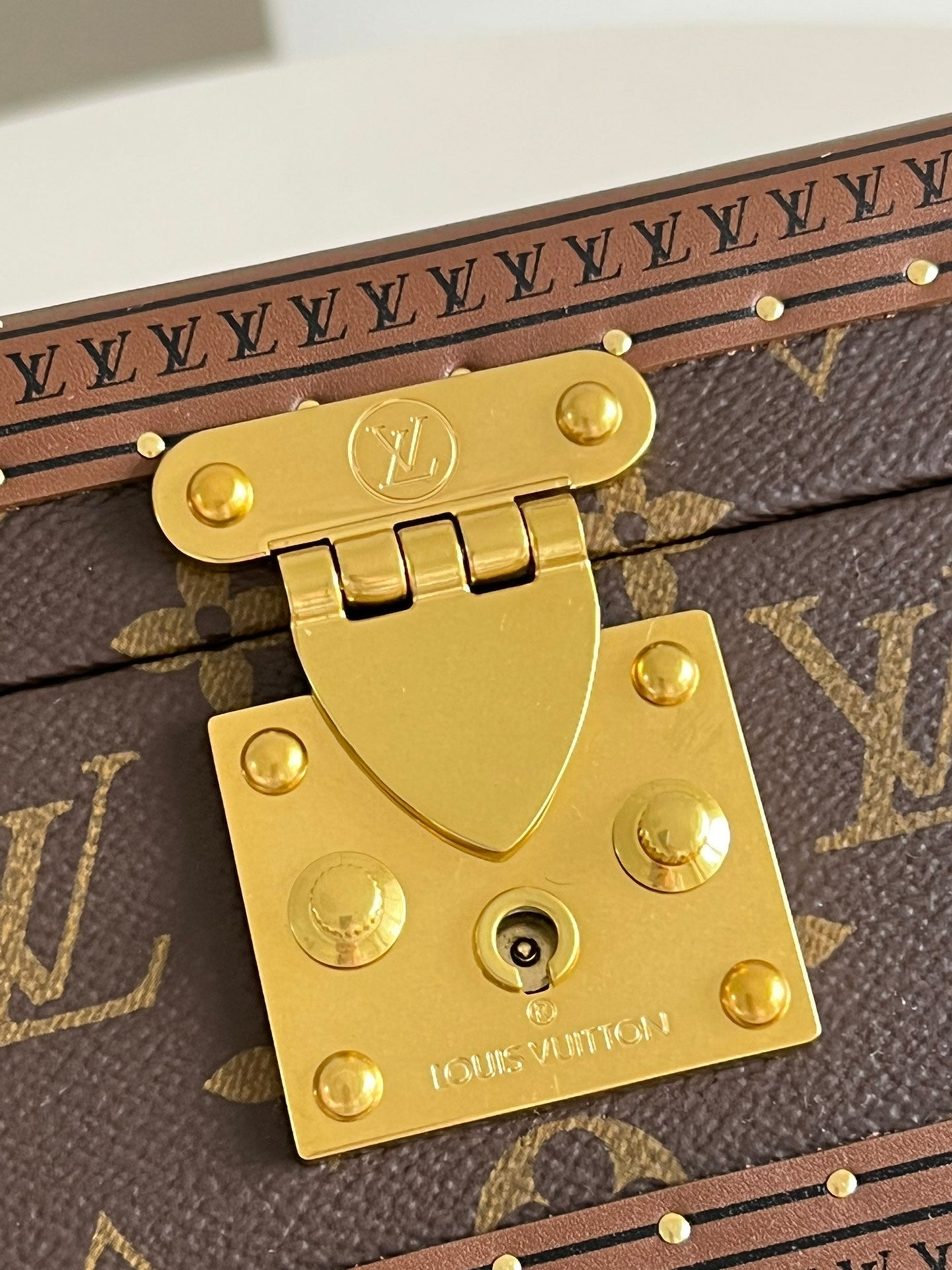 Louis Vuitton  8 Watch Case