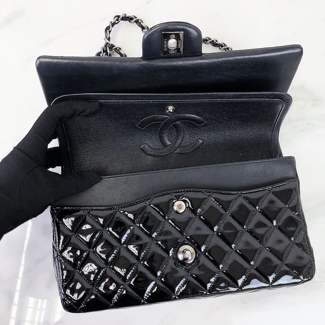 Medium Classic Flap Patent Black SHW