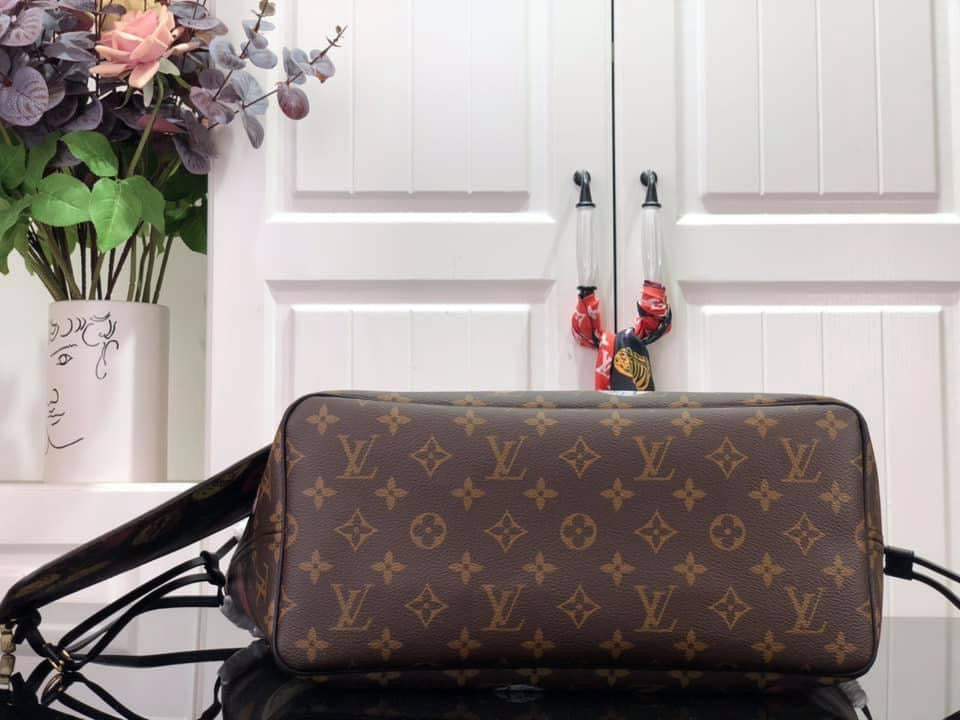 Louis Vuitton Neverfull MM bag