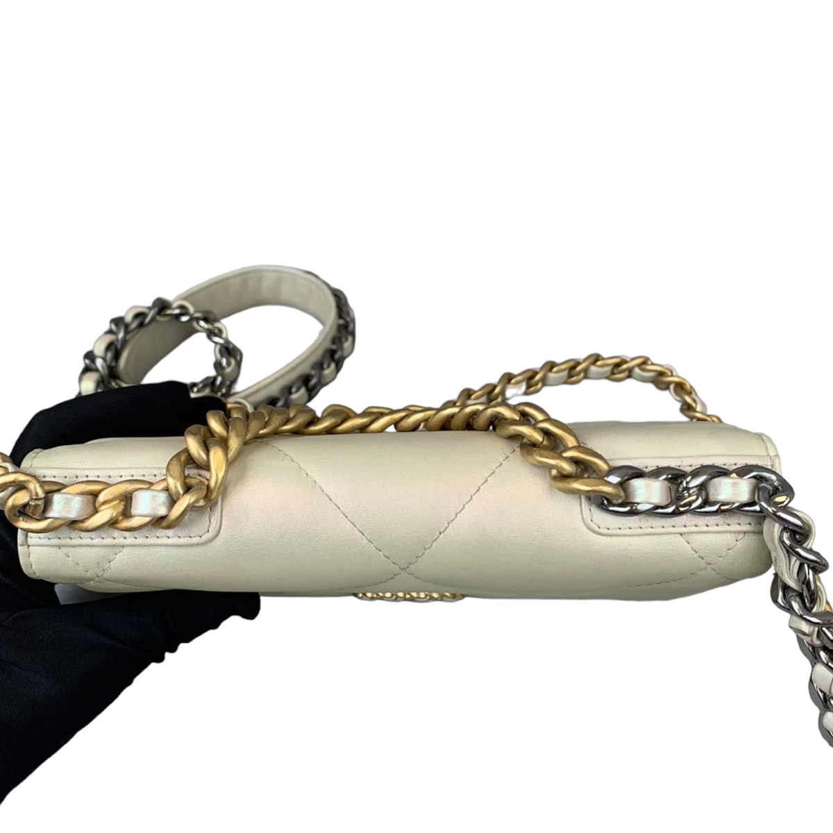 19 Quilted WOC Iridescent White