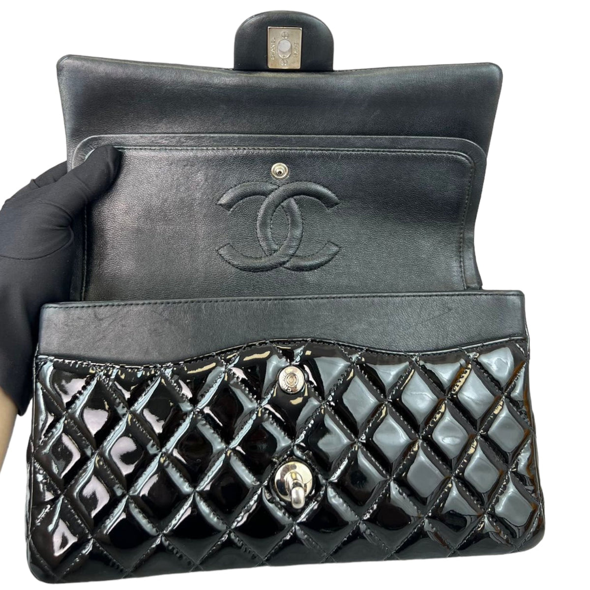 Medium Classic Flap Patent Black SHW