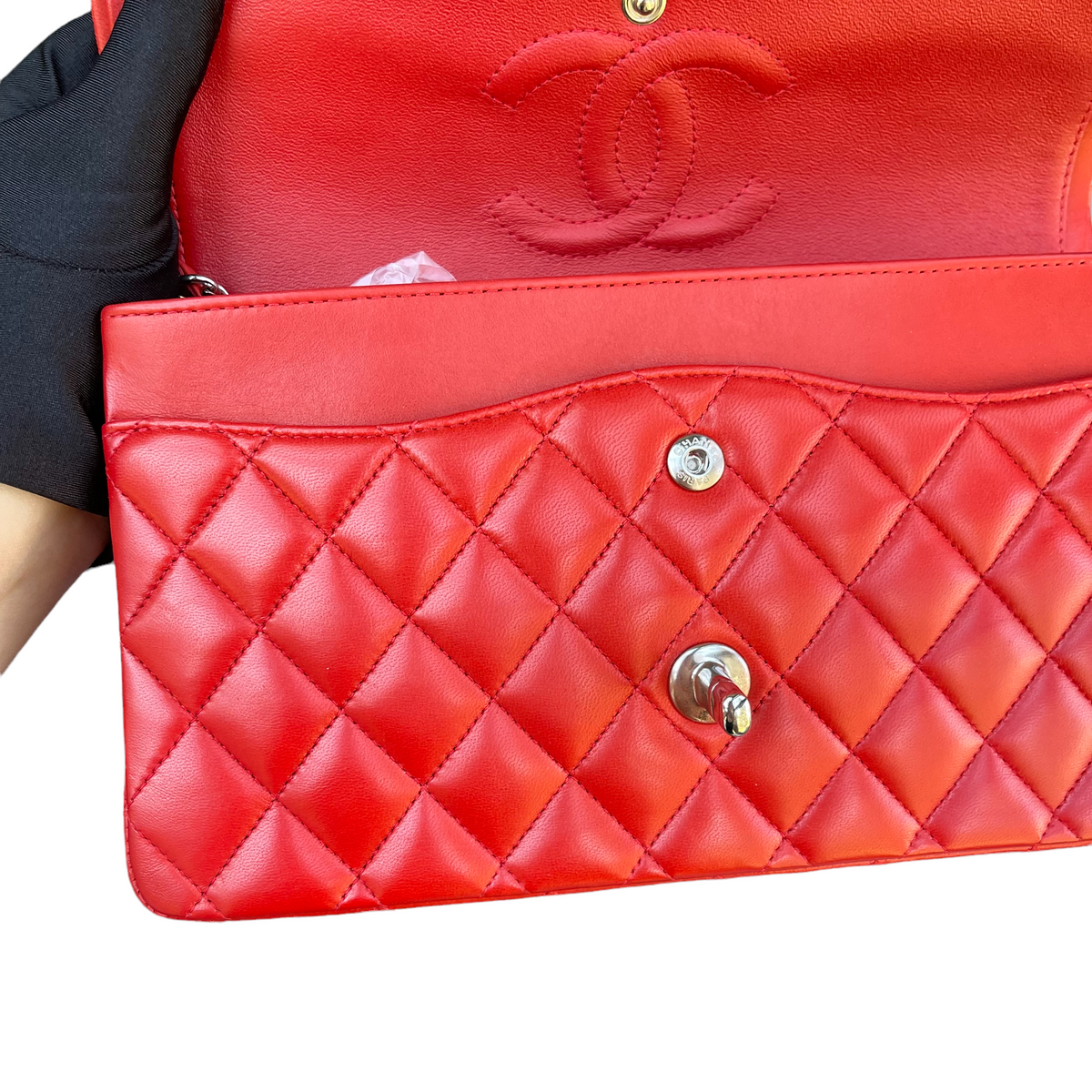 Classic Medium Flap Lambskin Flap Red SHW