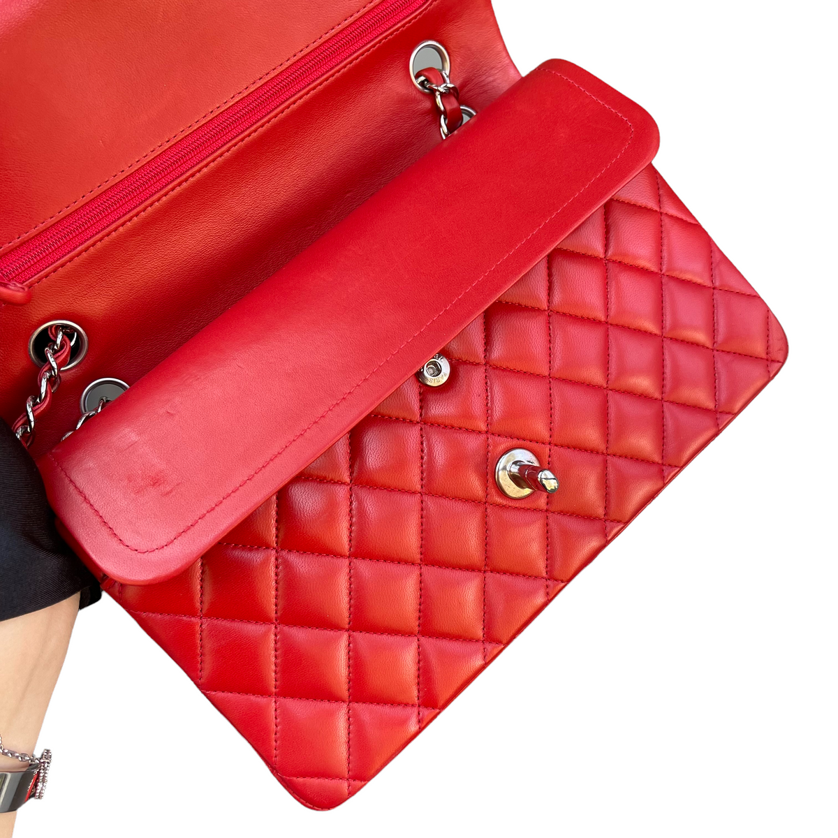 Classic Medium Flap Lambskin Flap Red SHW