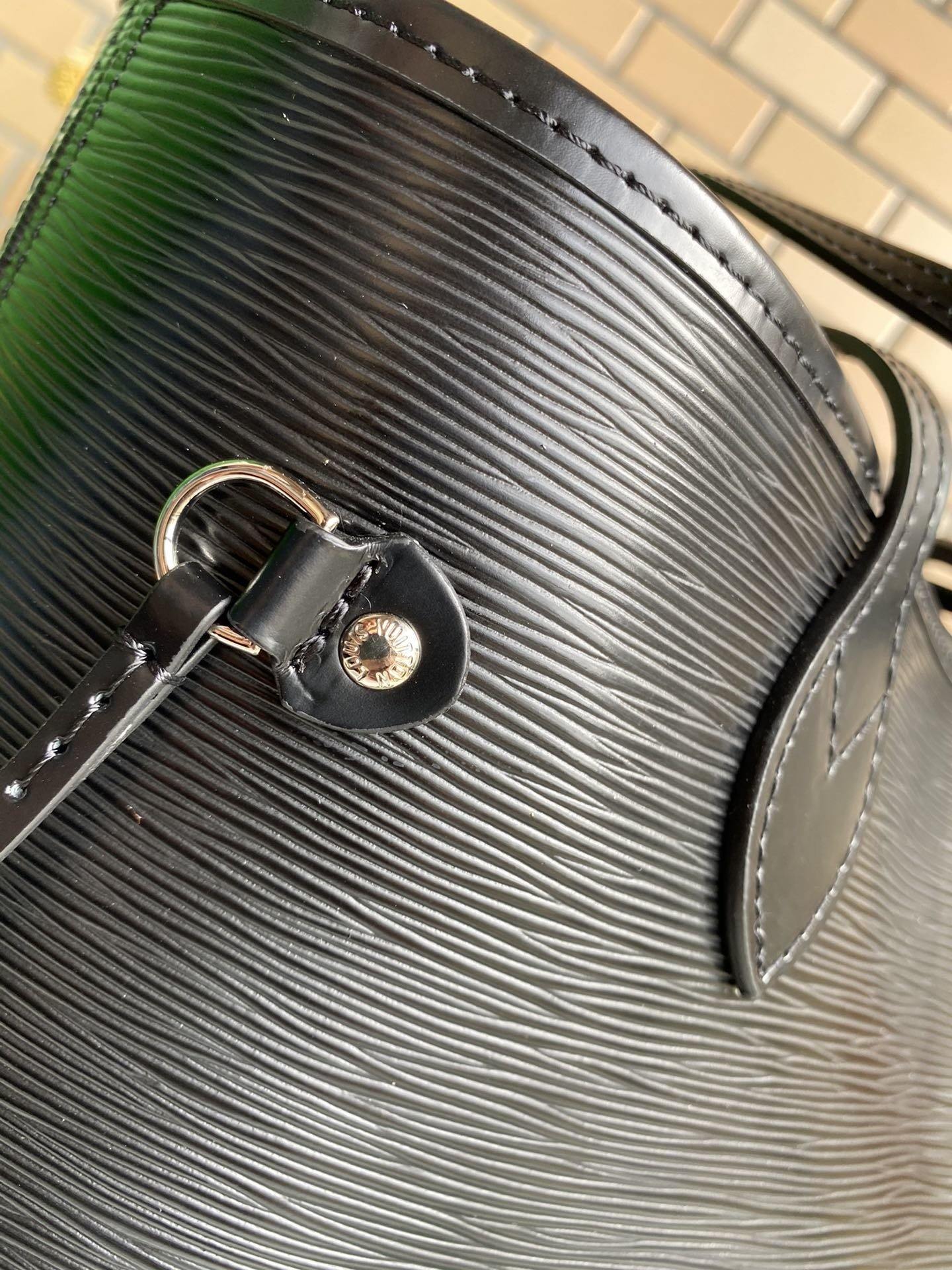 Louis Vuitton Neverfull MM Tote Bag