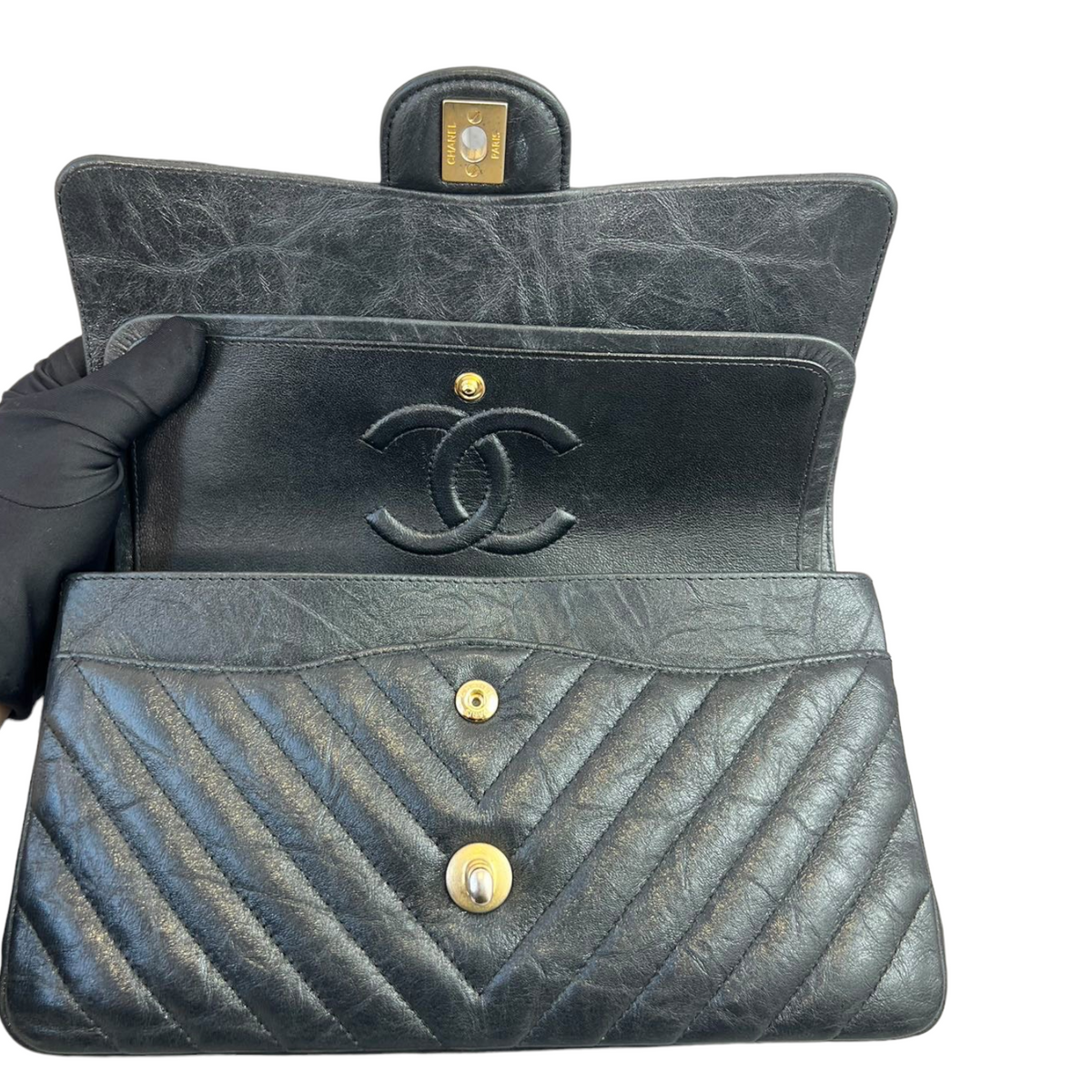 Classic Flap Medium Chevron Metallic Calfskin Black GHW
