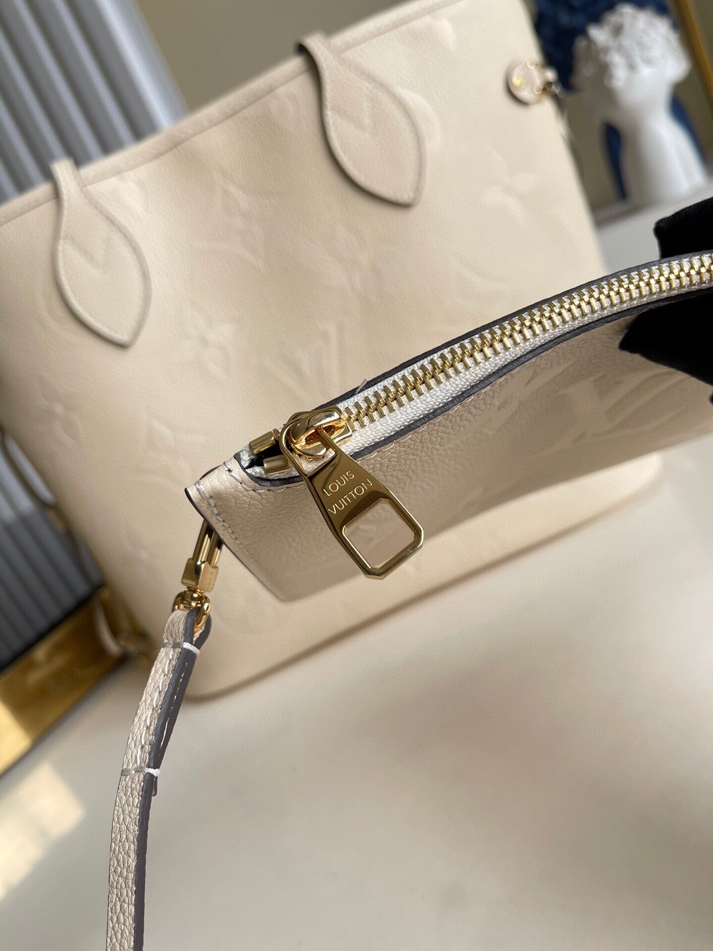 Louis Vuitton Neverfull MM Tote Bag