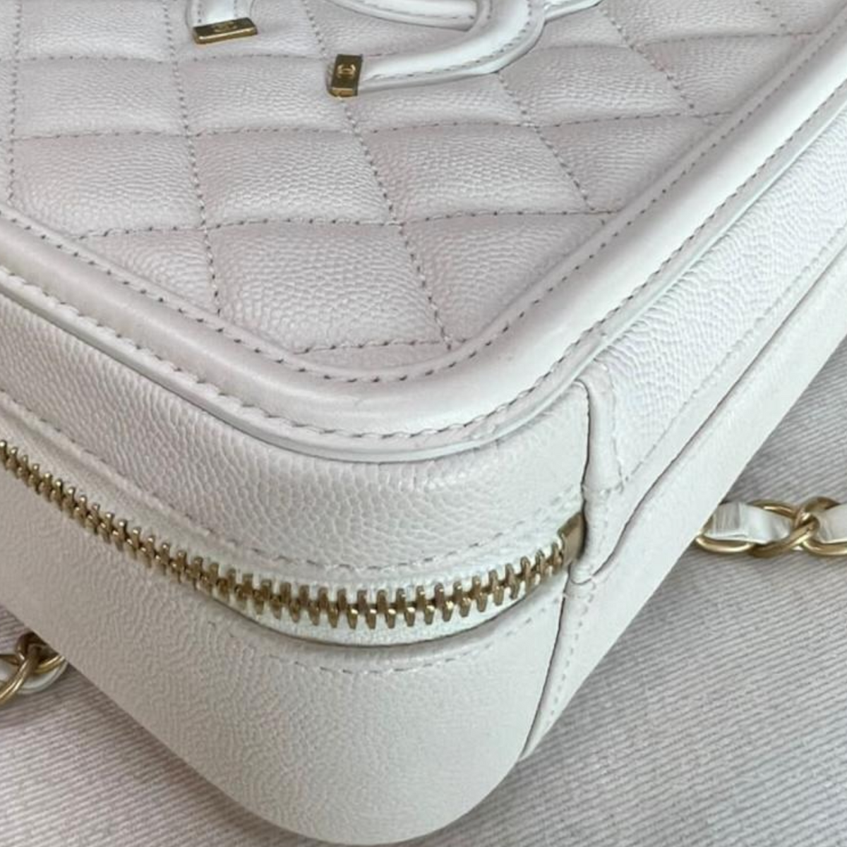 CC Medium Caviar Quilted Vanity Case White GHW
