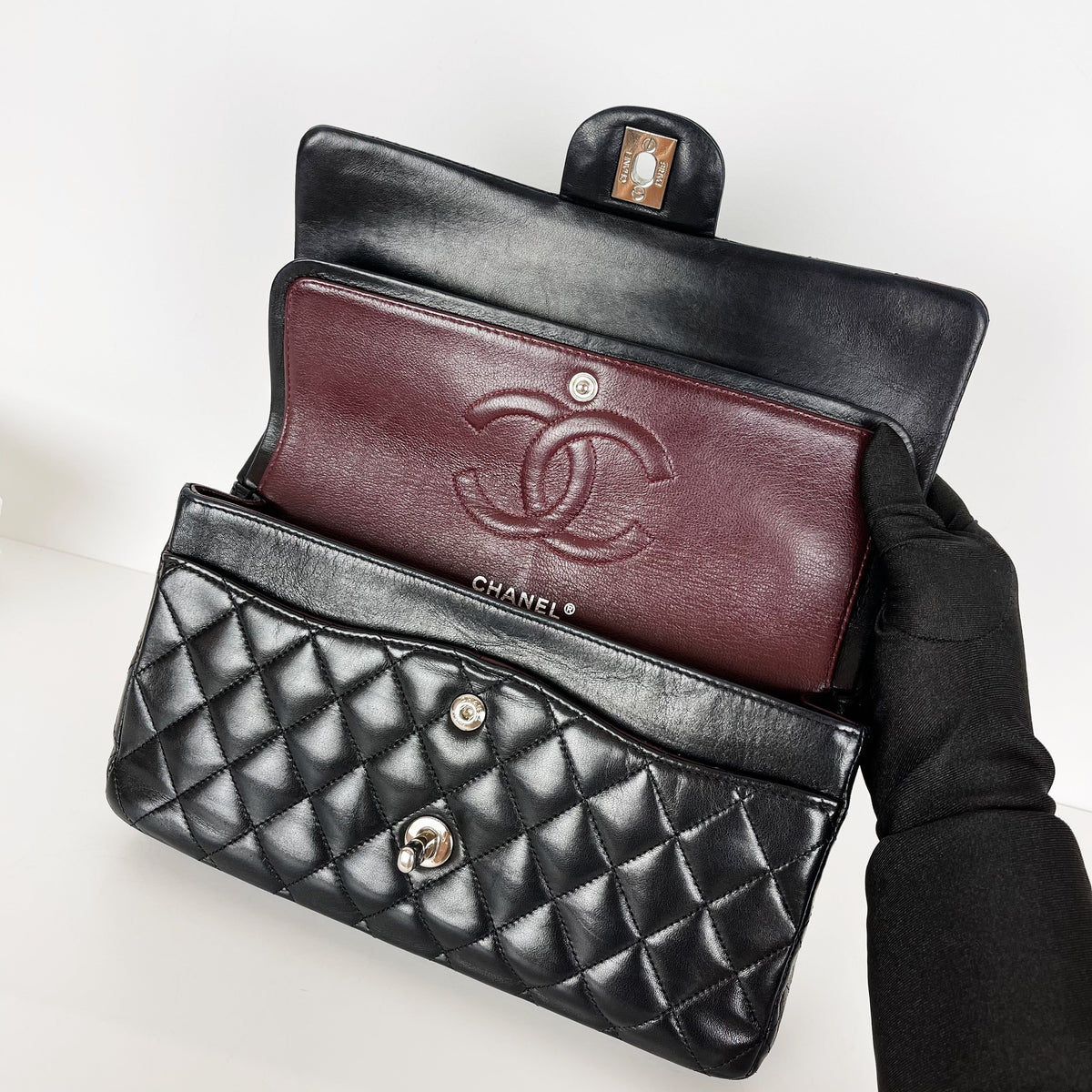 Classic Flap Medium Lambskin Black SHW