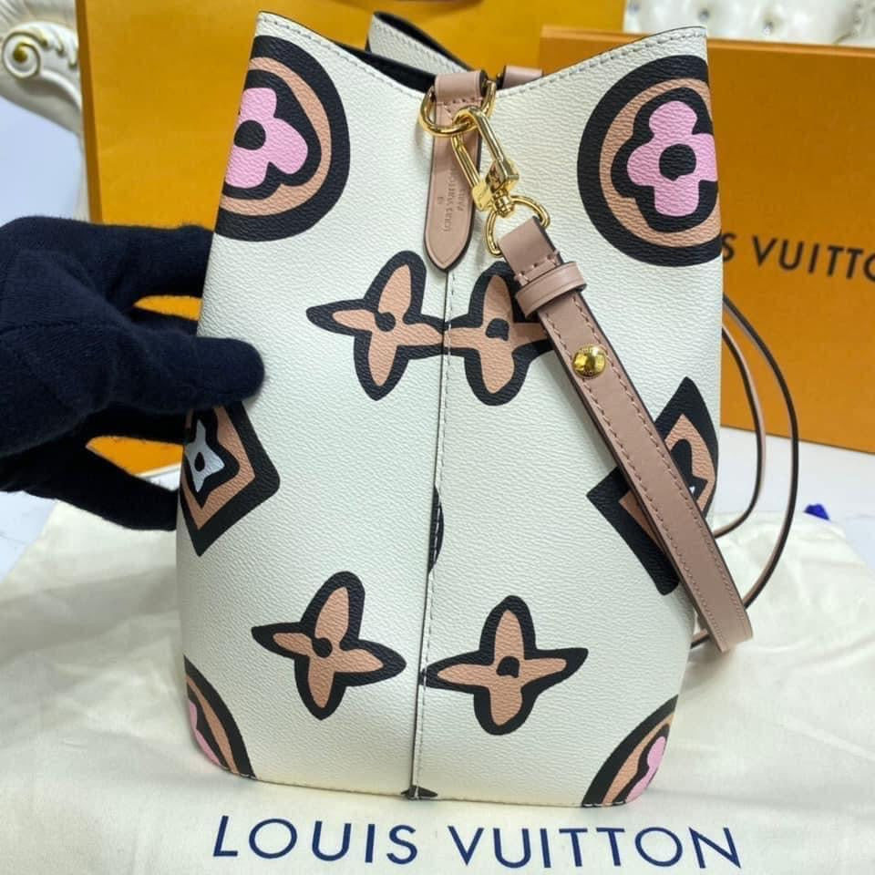 Louis Vuitton NeoNoe MM bag