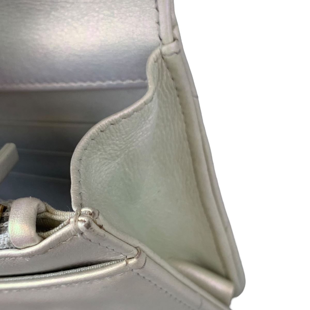 19 Quilted WOC Iridescent White