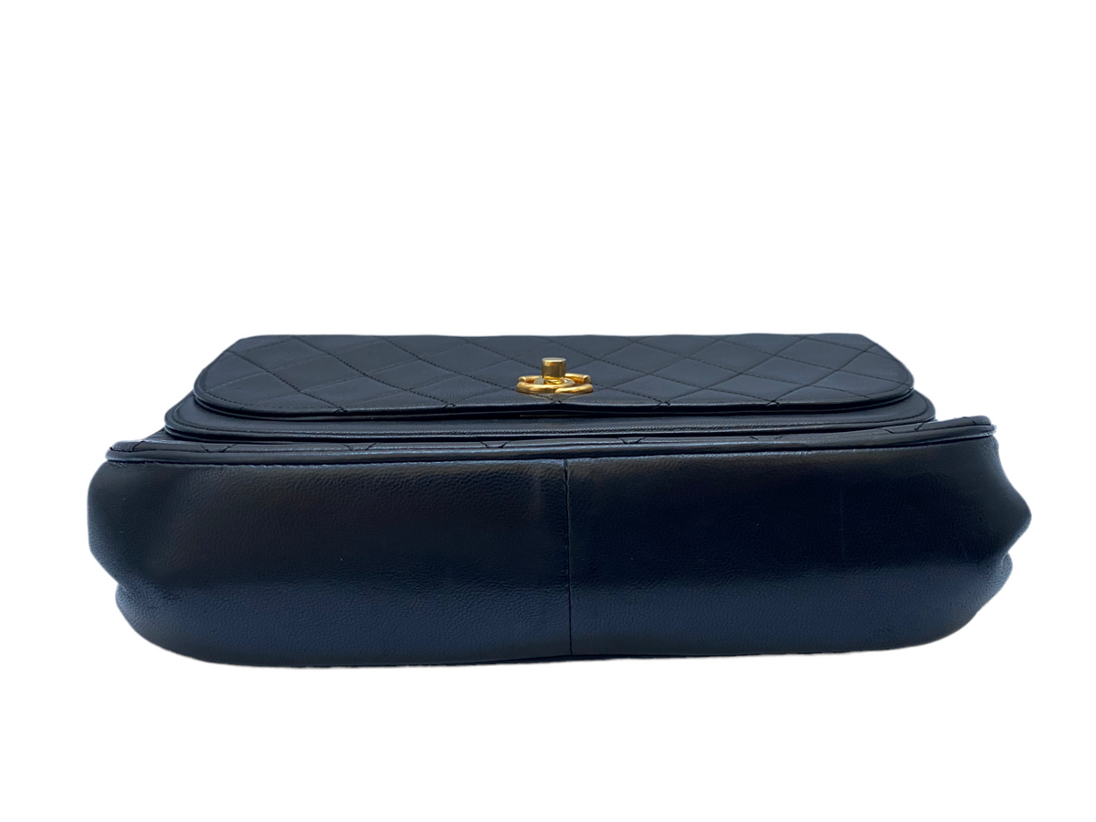Chanel vintage black quilted flap Bag