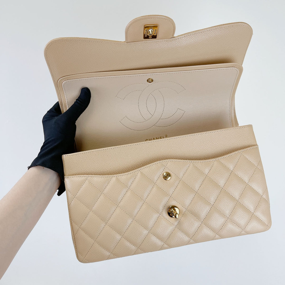 Double Flap Jumbo Caviar Beige GHW
