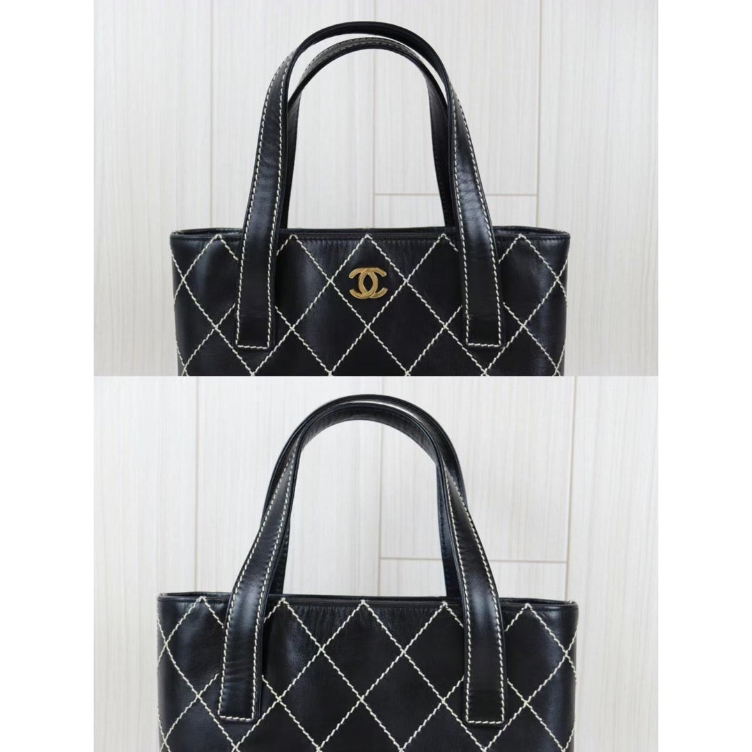 Rank A ｜Chanel Lamb Skin Wild Stitching Coco Mark Handbag ｜22102007