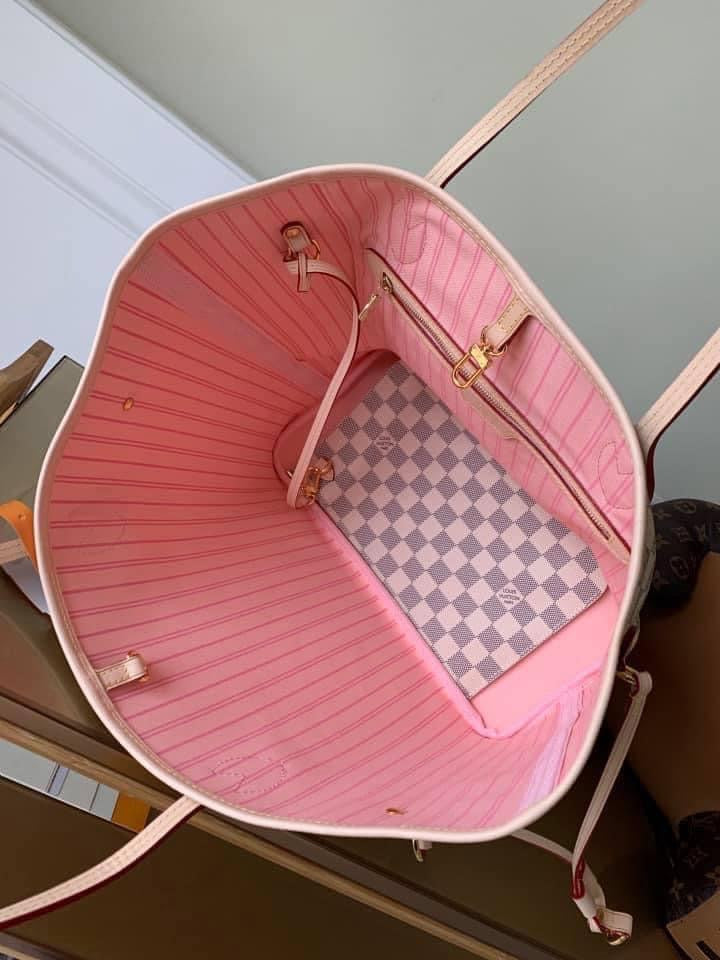 Louis Vuitton Neverfull MM Bag