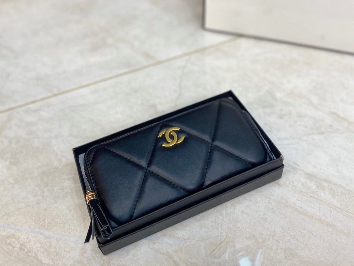 Woman Chanel wallet