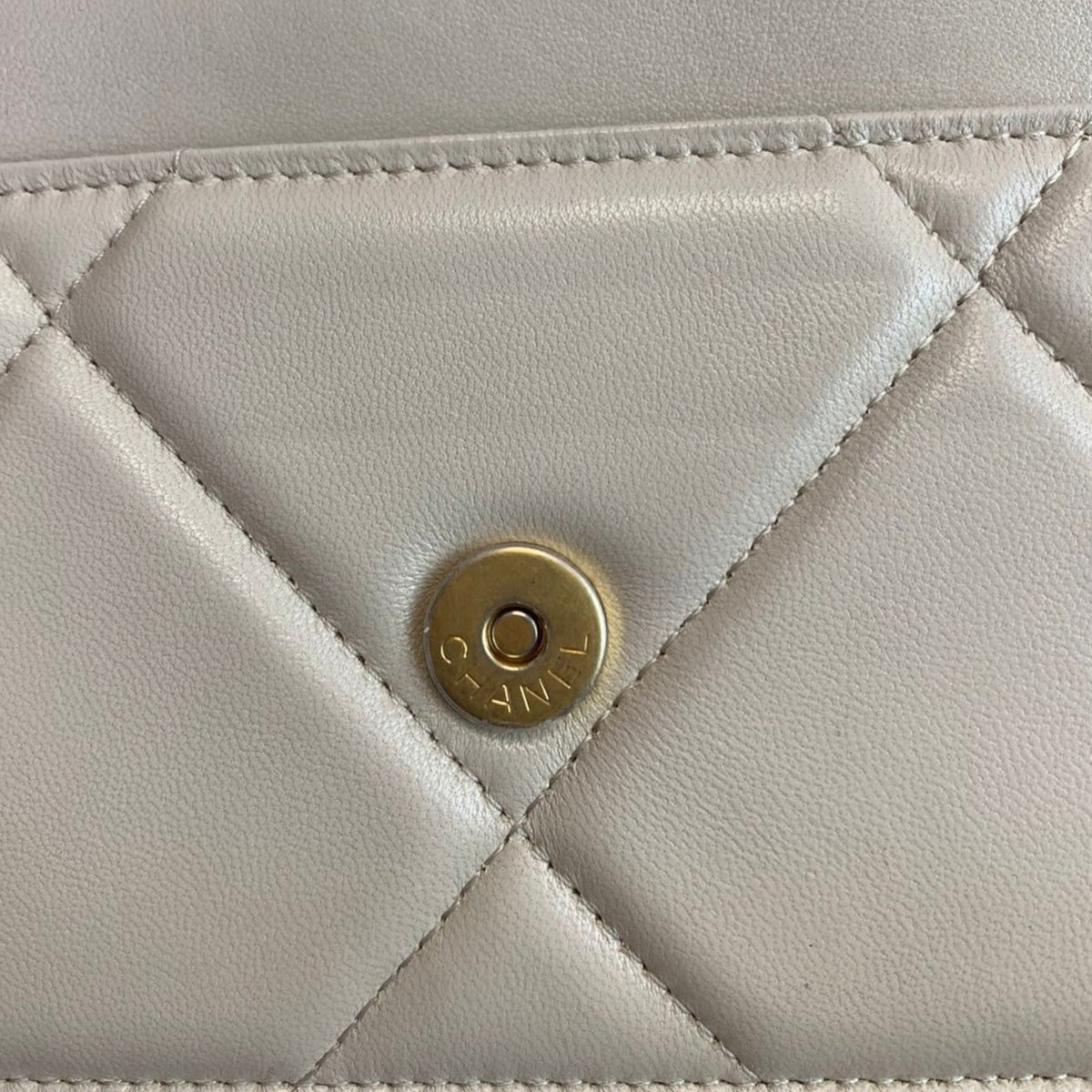19 Quilted WOC Beige