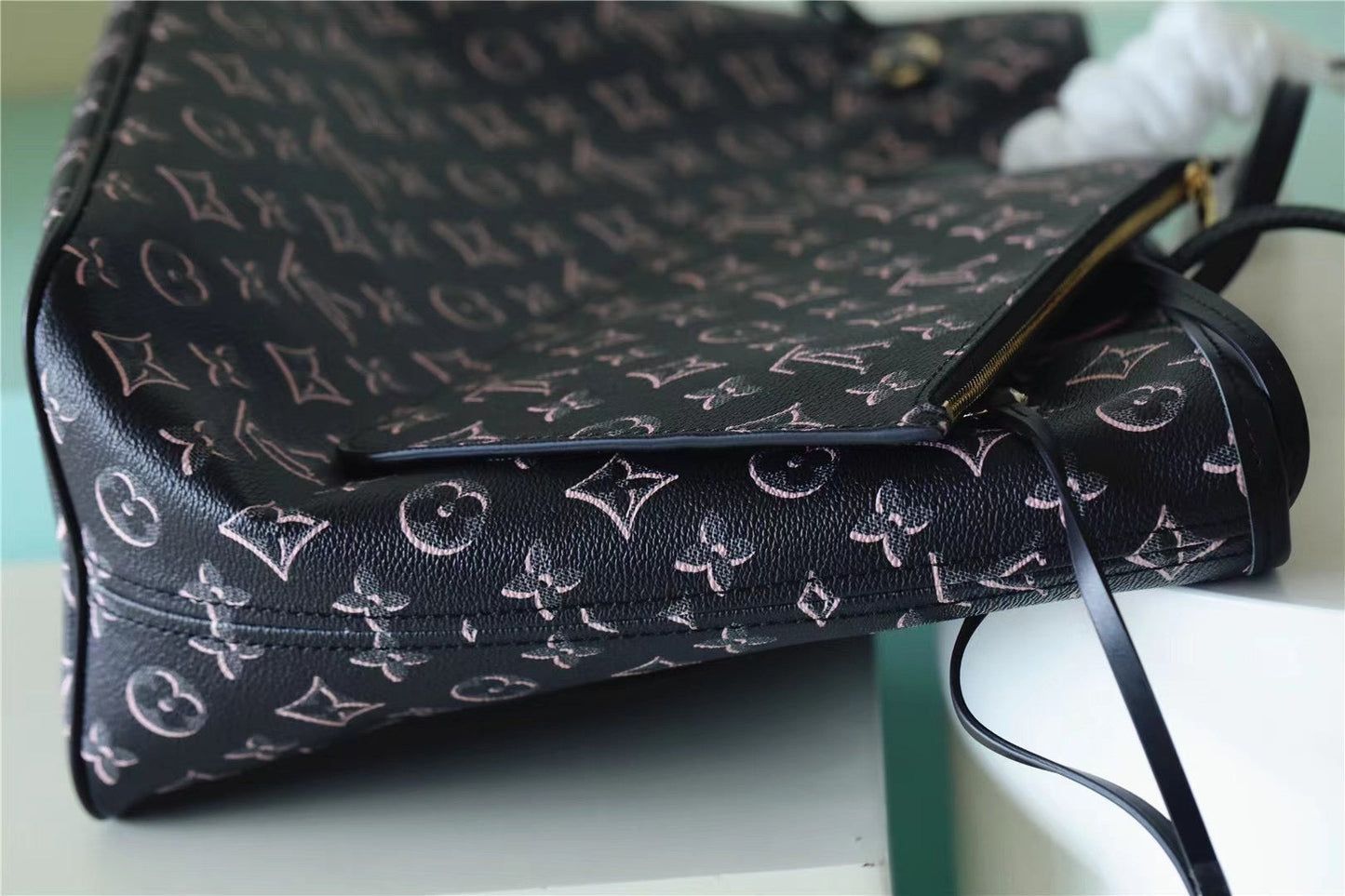 Louis Vuitton Neverfull MM Tote Bag