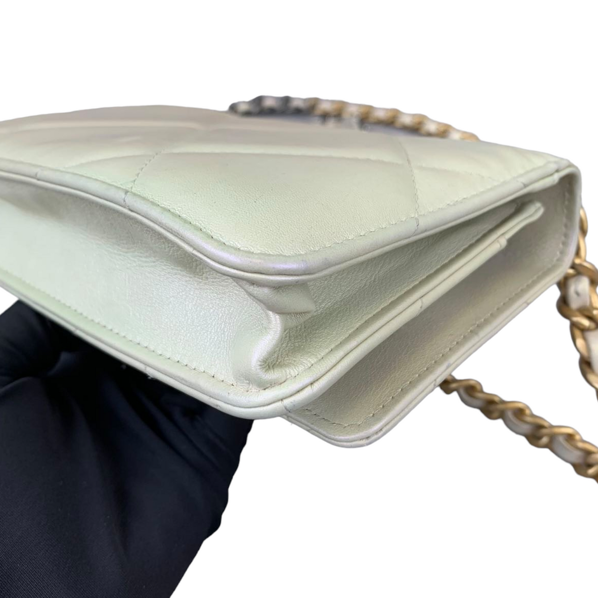 19 Quilted WOC Iridescent White