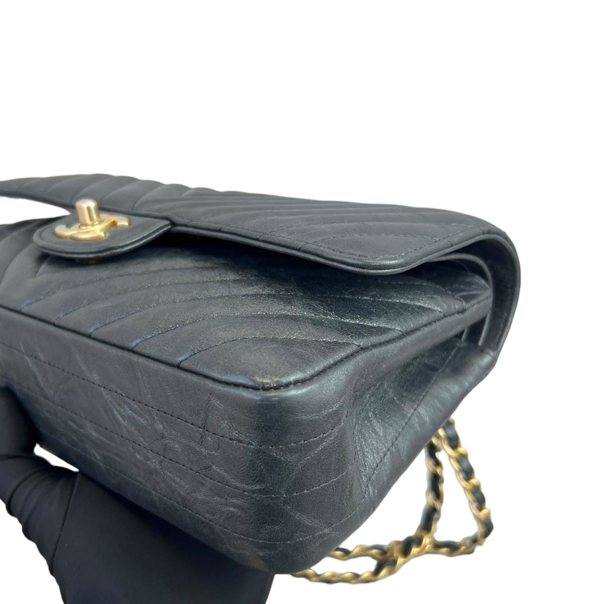 Classic Flap Medium Chevron Metallic Calfskin Black GHW