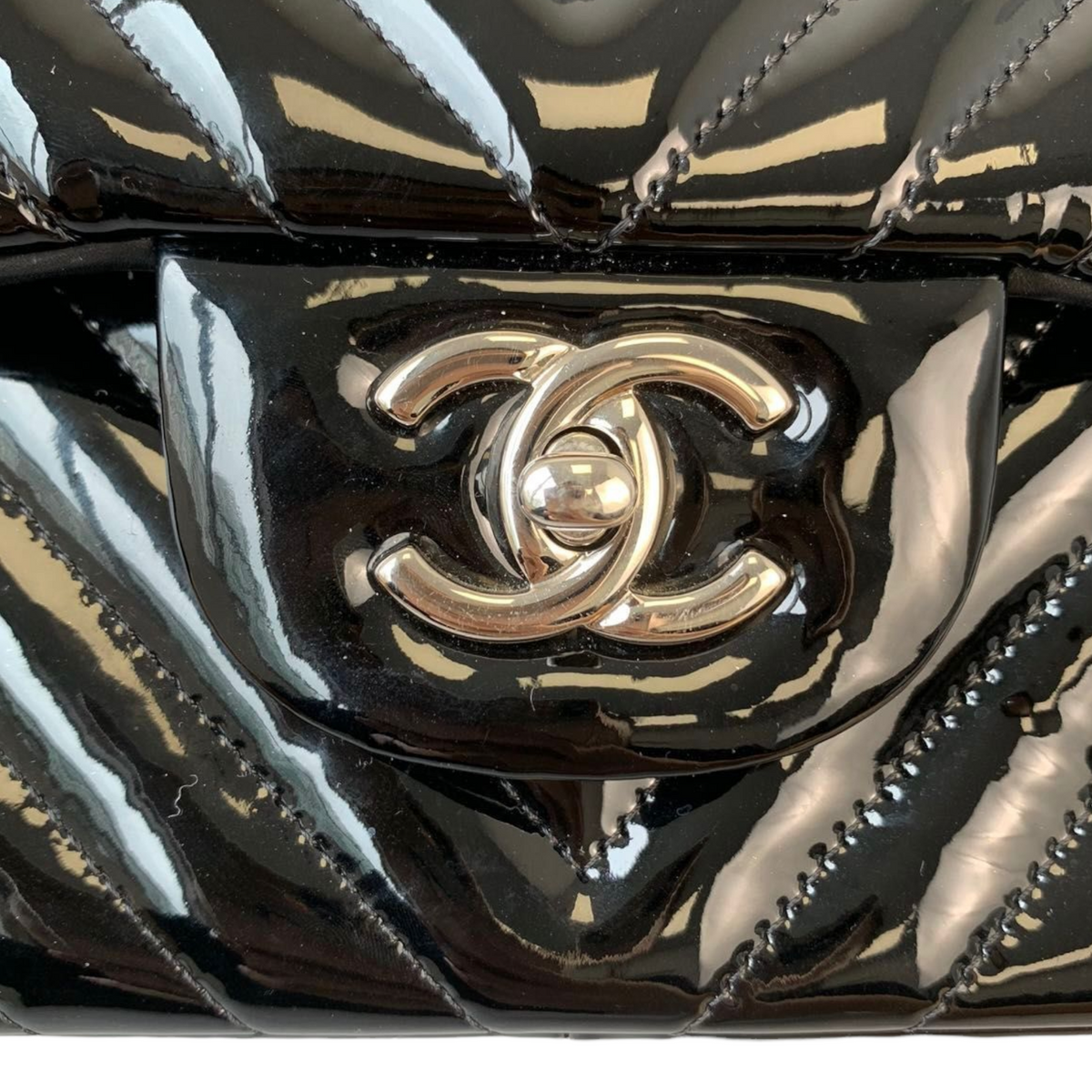 Double Flap Jumbo Chevron Patent Black SHW